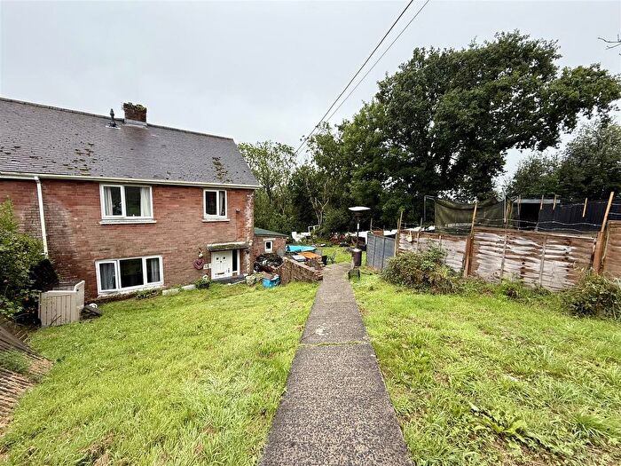 3 Bedroom Semi-Detached House For Sale In Ffordd Aneurin, Pontyberem, SA15