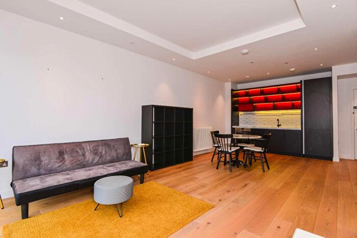 1 Bedroom Flat To Rent In Botanic Square, Canning Town, London, E14