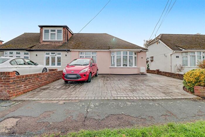 2 Bedroom Semi-Detached Bungalow For Sale In Elizabeth Drive, Wickford, SS12