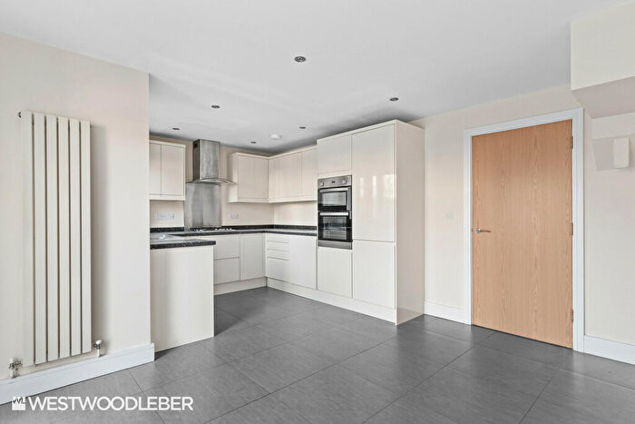 3 Bedroom Semi-Detached House To Rent In Stanstead Road, Hoddesdon, EN11