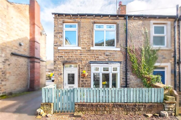 2 Bedroom End Of Terrace House For Sale In Royd Terrace, Armitage Bridge, Huddersfield, HD4