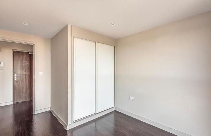 2 Bedroom Apartment To Rent In MiFlats, High Street, Bracknell, RG12