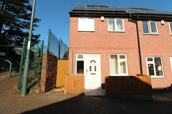 3 Bedroom Semi Detached House To Rent In Hungerhill Road, Nottingham, NG3