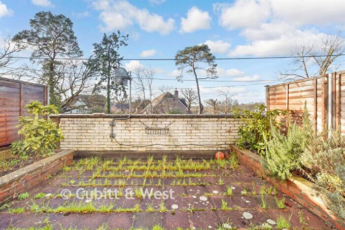 3 Bedroom Maisonette For Sale In High Street, Cranleigh, Surrey, GU6