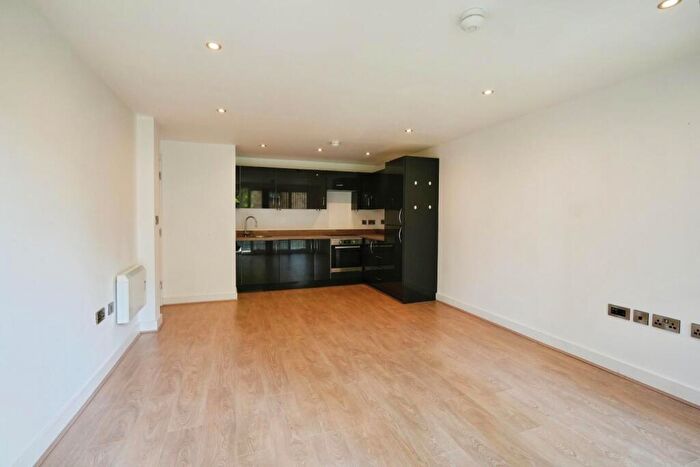 2 Bedroom Apartment For Sale In Hall Lane, Manchester, M23