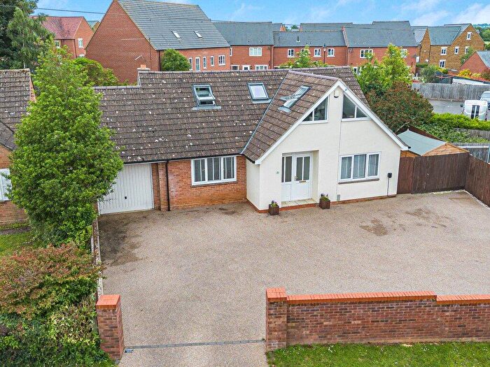 4 Bedroom Bungalow For Sale In St Marys Road, Adderbury, Banbury, Oxfordshire, OX17
