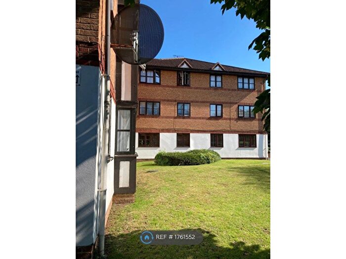 2 Bedroom Flat To Rent In Frobisher Road, Erith, DA8