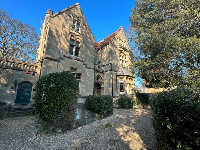 2 Bedroom Apartment To Rent In Bath Road, Reading, RG1