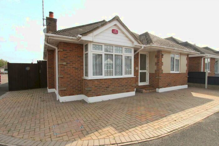 3 Bedroom Detached Bungalow To Rent In Burches Mead, Thundersley, SS7