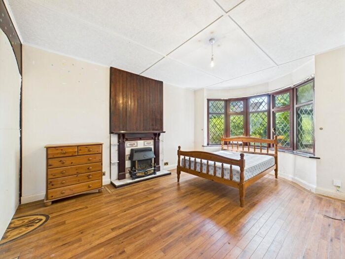 5 Bedroom Semi-Detached House For Sale In Hurst Road, Sidcup, Kent, DA15