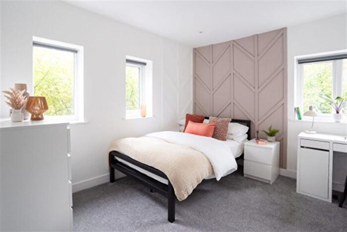 6 Bedroom House To Rent In Stanmore, SO22