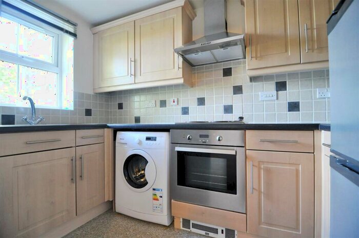 1 Bedroom Flat To Rent In Waters Walk, Apperley Bridge, BD10