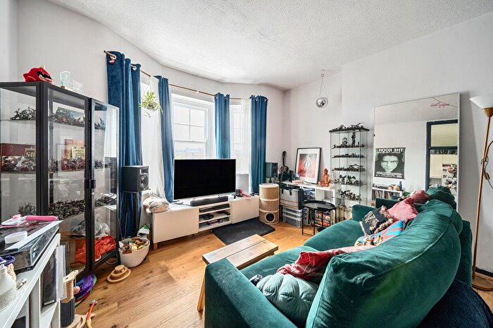 1 Bedroom Flat For Sale In Elthorne Road, N19