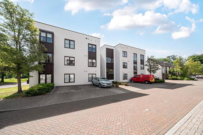 2 Bedroom Flat For Sale In Hollies Court, Rooksdown, RG24