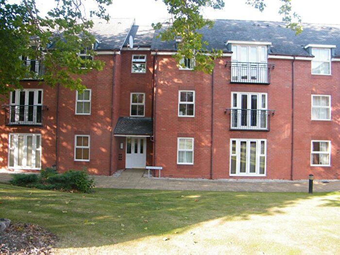 2 Bedroom Flat To Rent In Romani Close, Warwick, CV34
