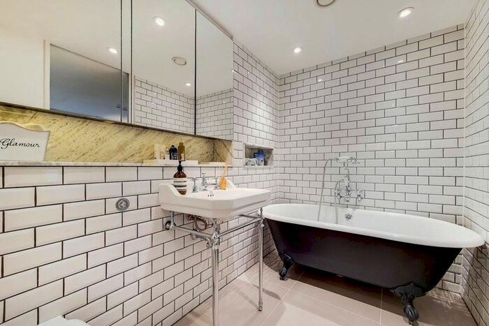 2 Bedroom Property For Sale In Northbourne Road, Clapham, London, SW4