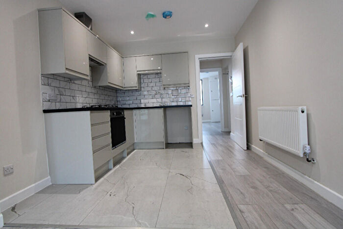1 Bedroom Flat To Rent In London Road, Mitcham, Greater London, CR4
