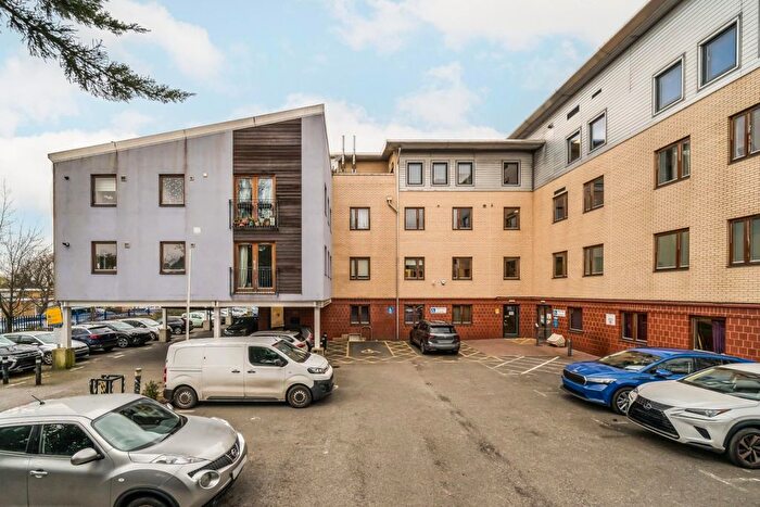 1 Bedroom Property For Sale In Alexandra Avenue, Rayners Lane, HA2