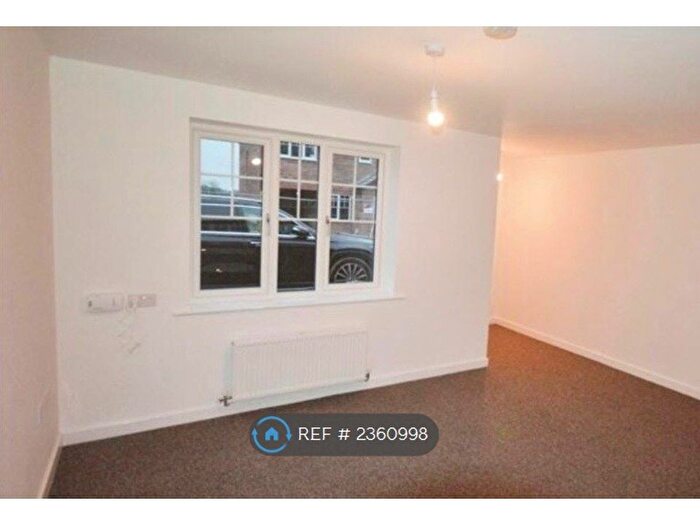 3 Bedroom Semi-Detached House To Rent In Sycamore Drive, Chesterfield, S42