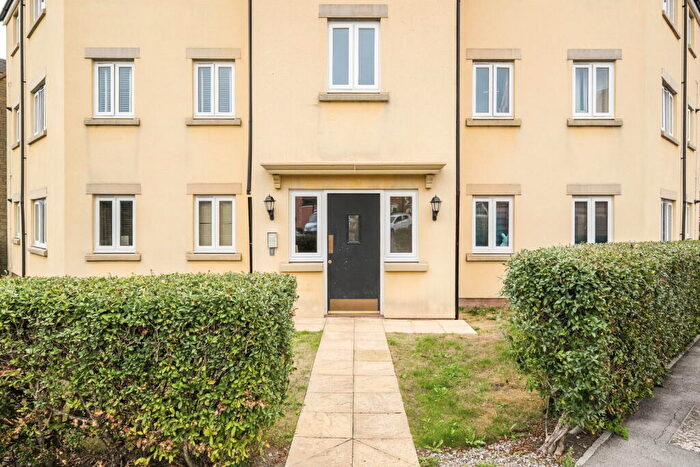 2 Bedroom Flat For Sale In Swaledale Road, Warminster, BA12