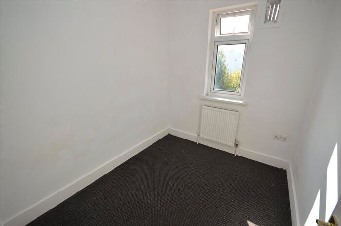 3 Bedroom Terraced House For Sale In Dunstable Road, Luton, Bedfordshire, LU4