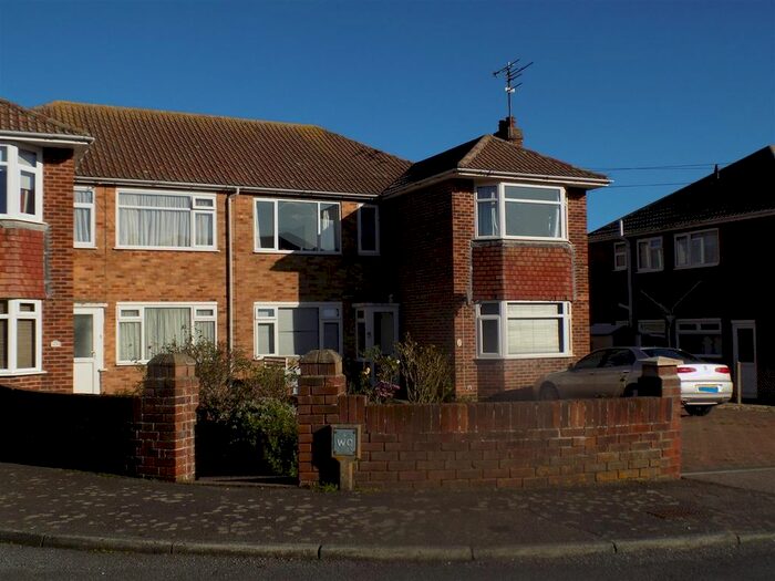2 Bedroom Flat To Rent In Yarrow Close, Broadstairs, CT10