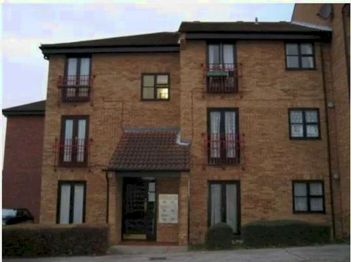 1 Bedroom Terraced House To Rent In Shafter Road, Dagenaham, RM10