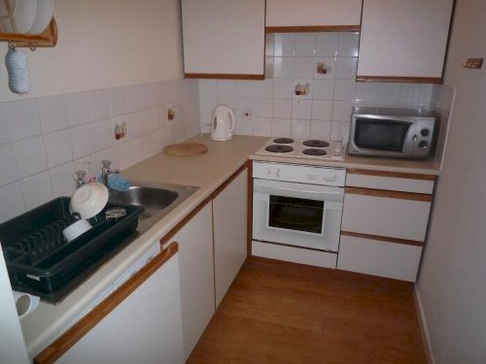 1 Bedroom Flat To Rent In Dene House Court, Off Leicester Place, Leeds, LS2