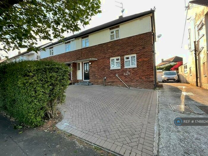 3 Bedroom Semi-Detached House To Rent In Dugdale Hill Lane, Potters Bar, EN6