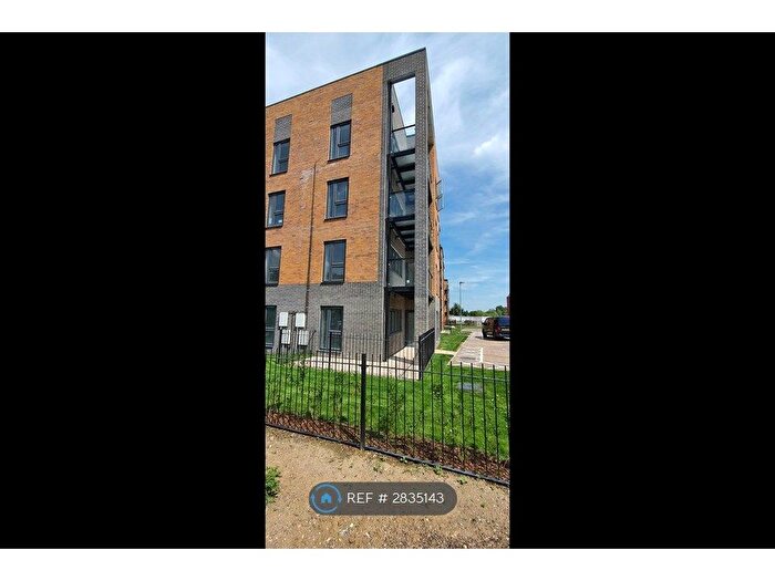2 Bedroom Flat To Rent In Sparrow Street, Rainham, RM13