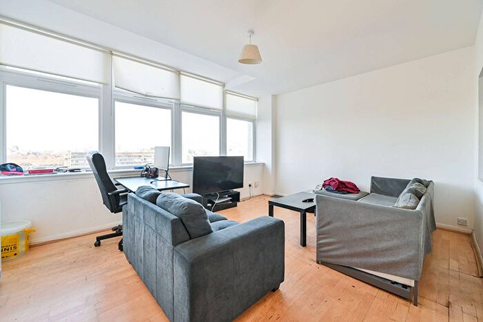 2 Bedroom Flat To Rent In Metro Central Heights, Elephant And Castle, London, SE1