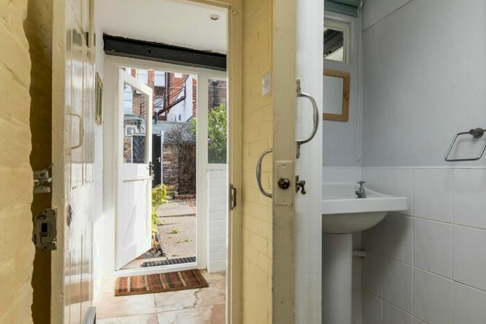 5 Bedroom Detached House To Rent In Netley Terrace, Southsea, Hampshire, PO5