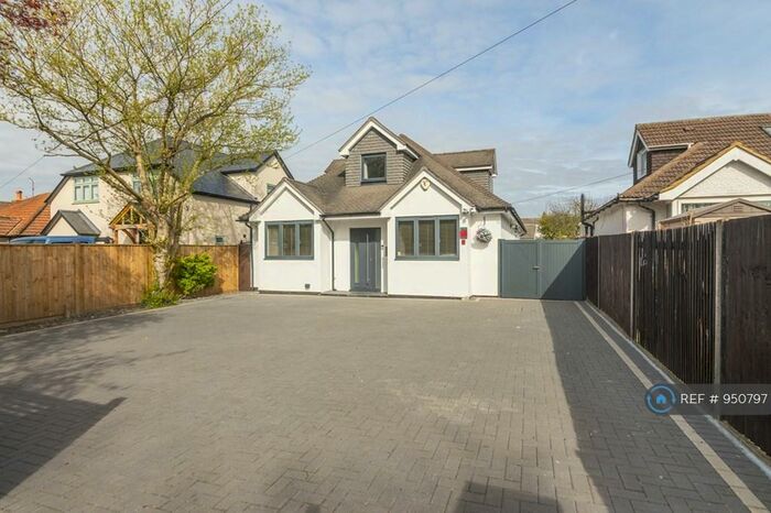 4 Bedroom Detached House To Rent In London Road, Wokingham, RG40