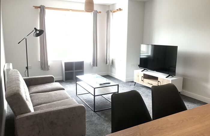 2 Bedroom Flat To Rent In Bed // Student Flat // Jul, LN5
