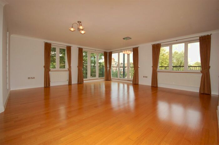 3 Bedroom Flat To Rent In Gallery House, Copers Cope Road, Beckenham, BR3