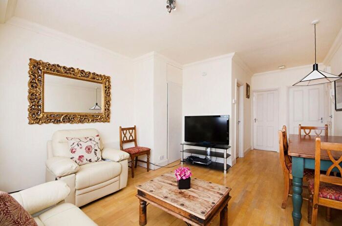 2 Bedroom Flat To Rent In Ifield Road, Chelsea, London, SW10