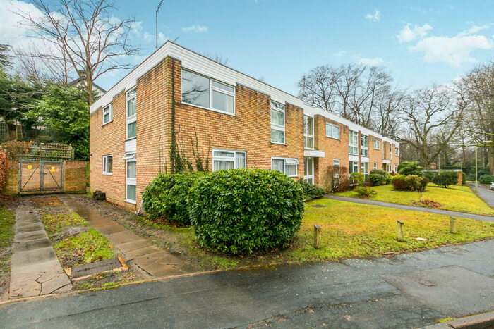 2 Bedroom Flat To Rent In Stanton Drive, Fleet, GU51