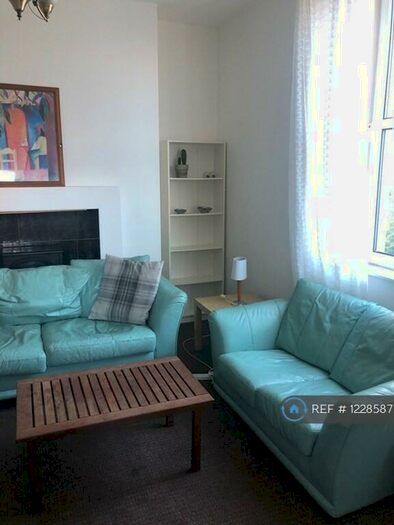 2 Bedroom Flat To Rent In Piersfield Grove, Edinburgh, EH8