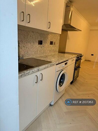 Studio To Rent In Jefferson Close, Ilford, IG2