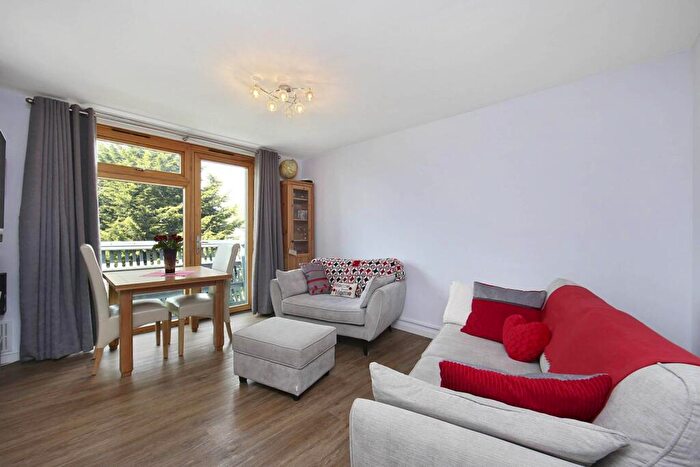 2 Bedroom Flat For Sale In Park Road, Stratford, London, E15