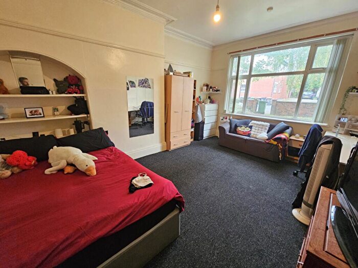 7 Bedroom House To Rent In St Michaels Villas, Leeds, LS6