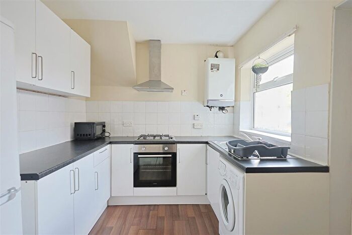 2 Bedroom Flat To Rent In Seventh Avenue, Heaton, Newcastle Upon Tyne, NE6