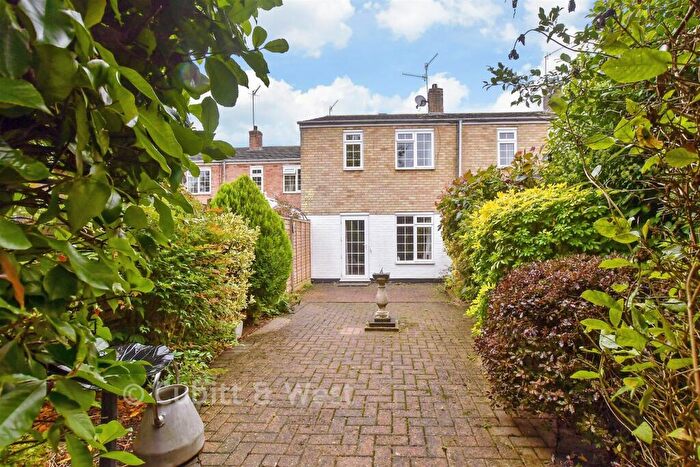 3 Bedroom Terraced House For Sale In Charts Close, Cranleigh, Surrey, GU6