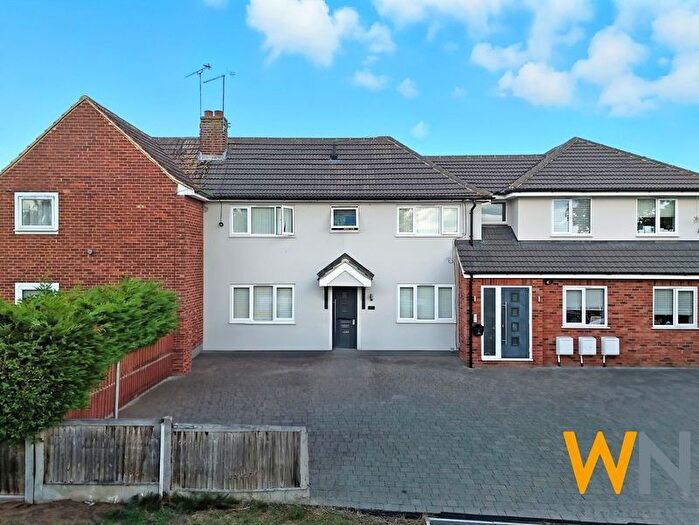 2 Bedroom Flat For Sale In Gatwick View, Billericay, CM12