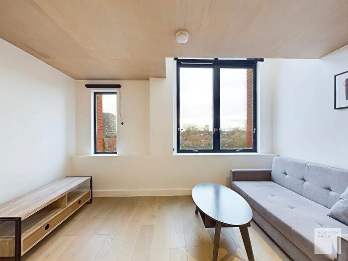 2 Bedroom Apartment To Rent In Sky Gardens :: Old Trafford, M15