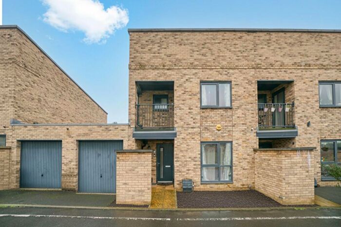 3 Bedroom Semi Detached House For Sale In Duffy Avenue, Harrow, HA2