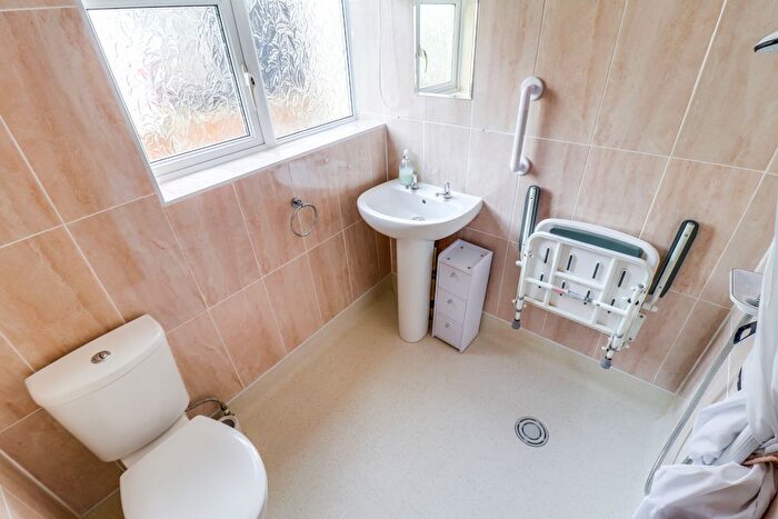 2 Bedroom Semi-Detached Bungalow For Sale In Clifton Avenue, Benfleet, SS7