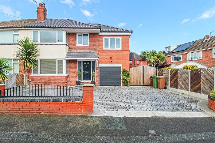 4 Bedroom Semi-Detached House For Sale In Cyprus Grove, Wakefield, WF1