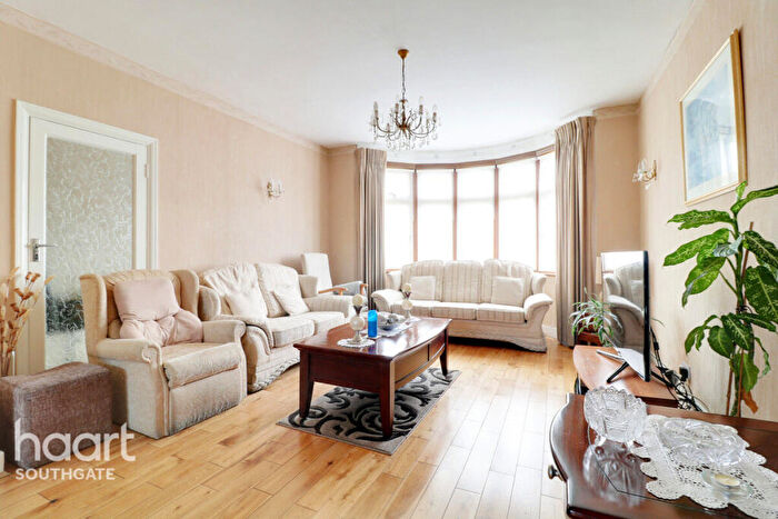 3 Bedroom End Of Terrace House For Sale In Hedge Lane, London, N13