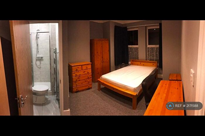 5 Bedroom Semi-Detached House To Rent In Newcombe Road, Southampton, SO15